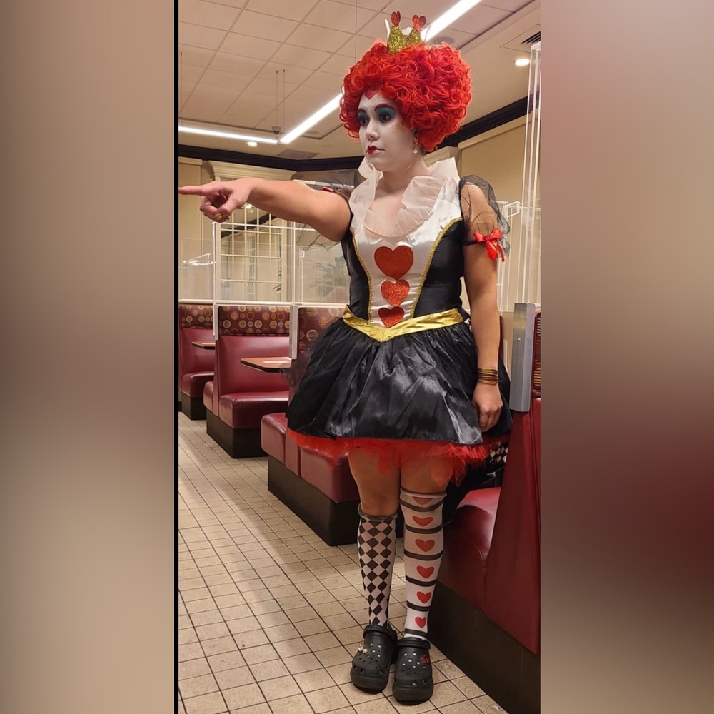 The Queen of Hearts/ The Red Queen Women’s Costume - Picture 12 of 14